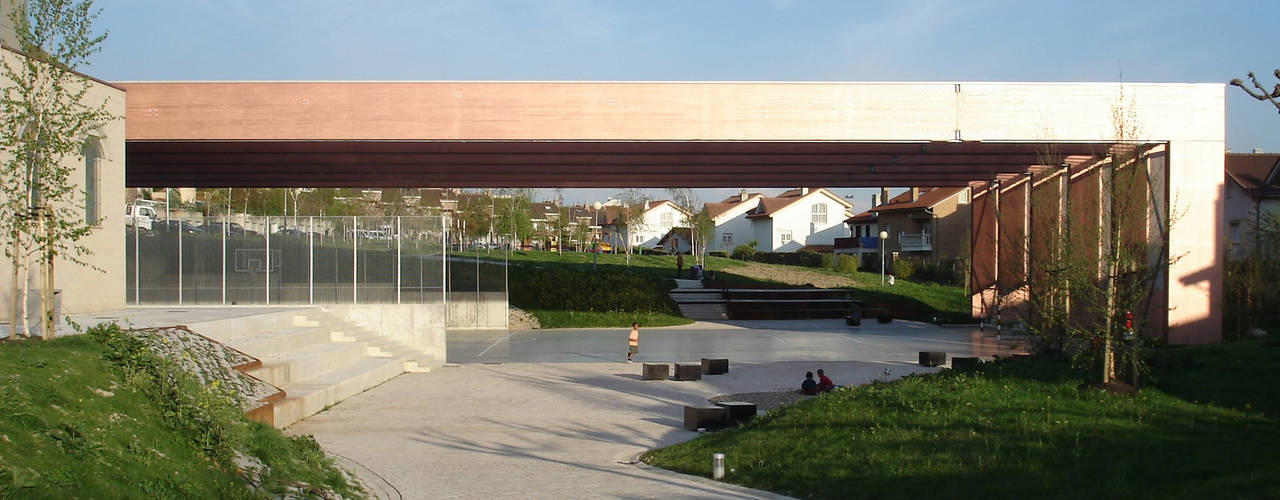 La instalación de una cubierta para una pista deportiva en Pamplona