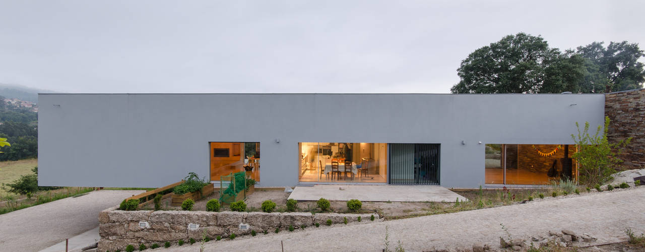 Habitação Unifamiliar Monte dos Saltos, olgafeio.arquitectura olgafeio.arquitectura Casas de estilo minimalista