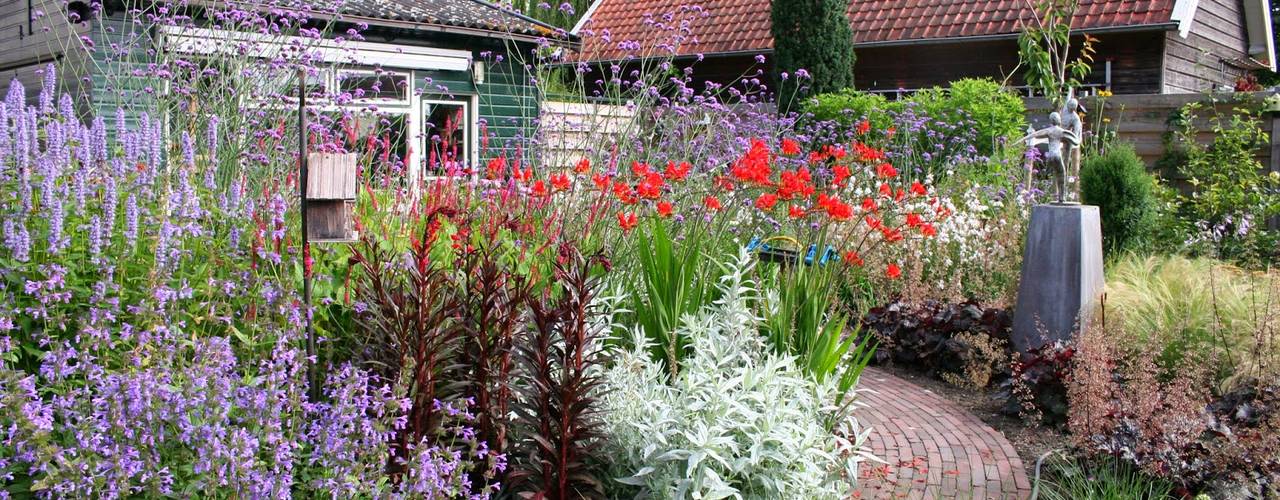 Kleurrijke achtertuin, Carla Wilhelm Carla Wilhelm Landelijke tuinen