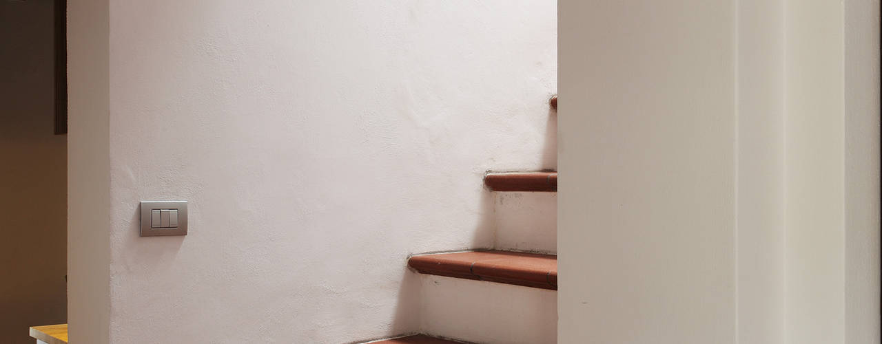 CASA A CAMPIROLI, Officine Liquide Officine Liquide Modern Corridor, Hallway and Staircase