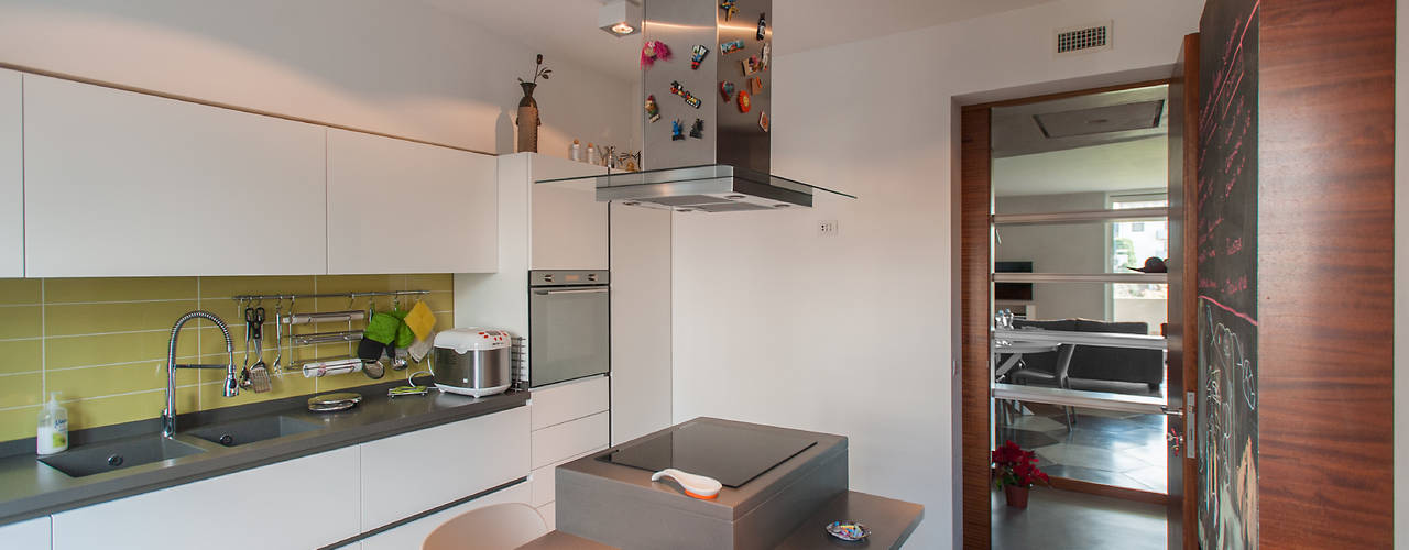 casa GA, 2bn architetti associati 2bn architetti associati 現代廚房設計點子、靈感&圖片