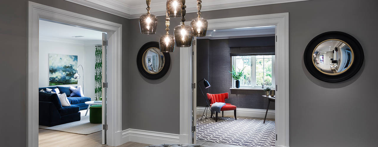 Family Home in Winchester's Sleepers Hill, Martin Gardner Photography Martin Gardner Photography Classic style corridor, hallway and stairs