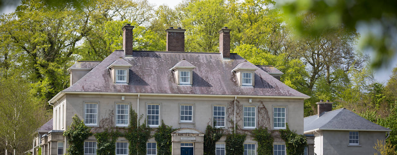 Grand replica linen house with barrel vaulted archway, Des Ewing Residential Architects Des Ewing Residential Architects Country style house