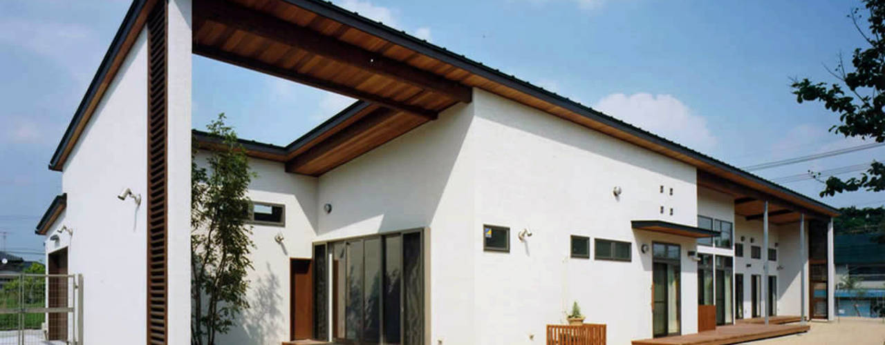 House of the big roof, Sakurayama-Architect-Design Sakurayama-Architect-Design Casas de estilo moderno