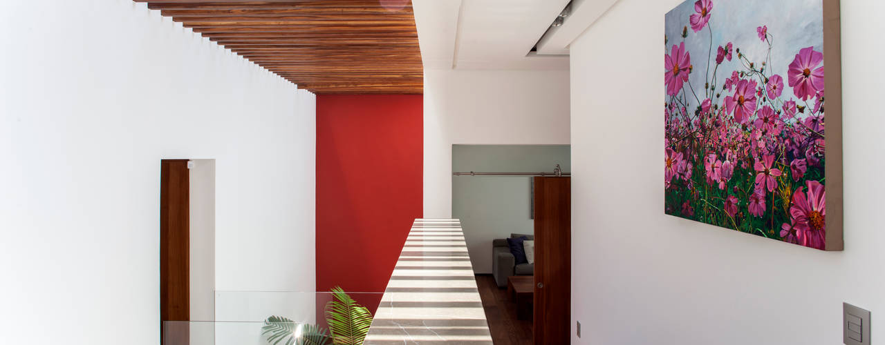 Casa de los 5 Patios, Almazan y Arquitectos Asociados Almazan y Arquitectos Asociados Eclectic corridor, hallway & stairs Concrete