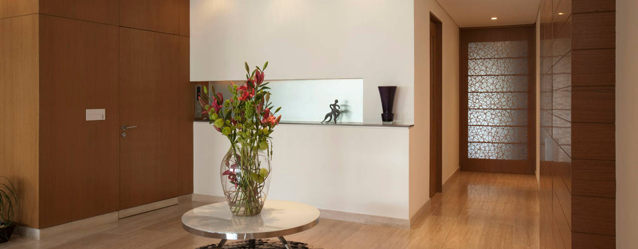 15 Ways to decorate your home entrance walls homify