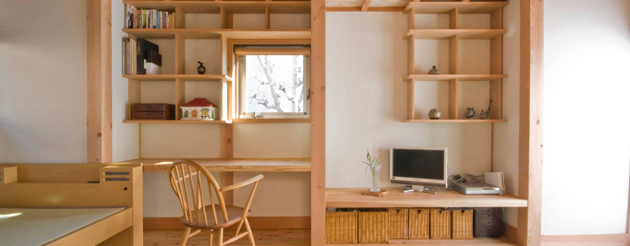 柏の平屋 ねじれ屋根のせ, 千田建築設計 千田建築設計 Eclectic style study/office Wood Wood effect