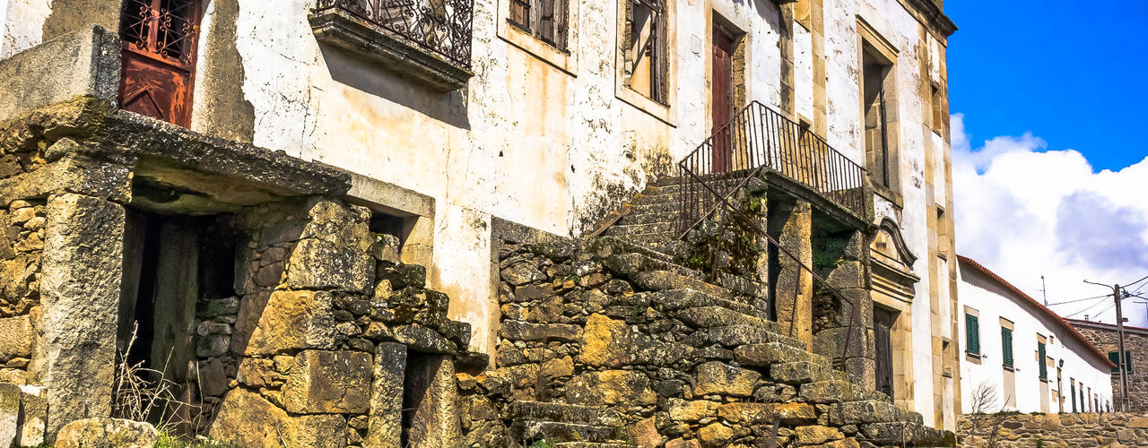 Recuperação do Antigo Colégio de Aldeia da ponte, David Bilo | Arquitecto David Bilo | Arquitecto Rustic style houses Stone
