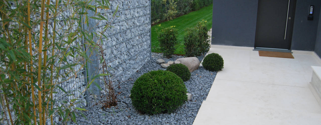 Giardino Di Una Villa Californiano: Riflessi che portano le colline e il panorama direttamente in casa, Lugo - Architettura del Paesaggio e Progettazione Giardini Lugo - Architettura del Paesaggio e Progettazione Giardini モダンな庭