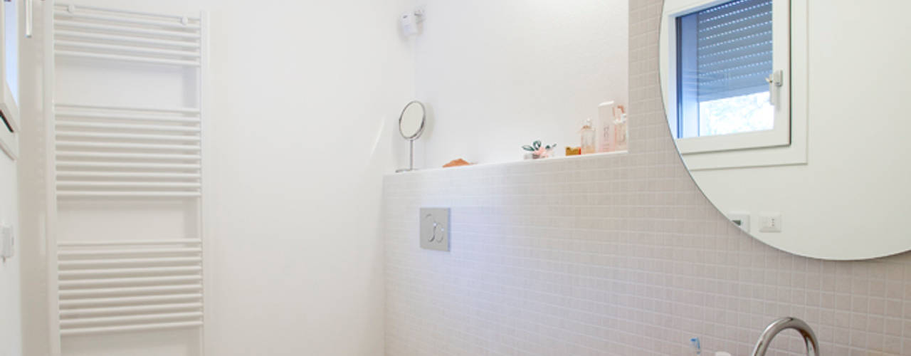 VILLA MONOFAMILIARE MOGLIA, CasaAttiva CasaAttiva Phòng tắm phong cách tối giản
