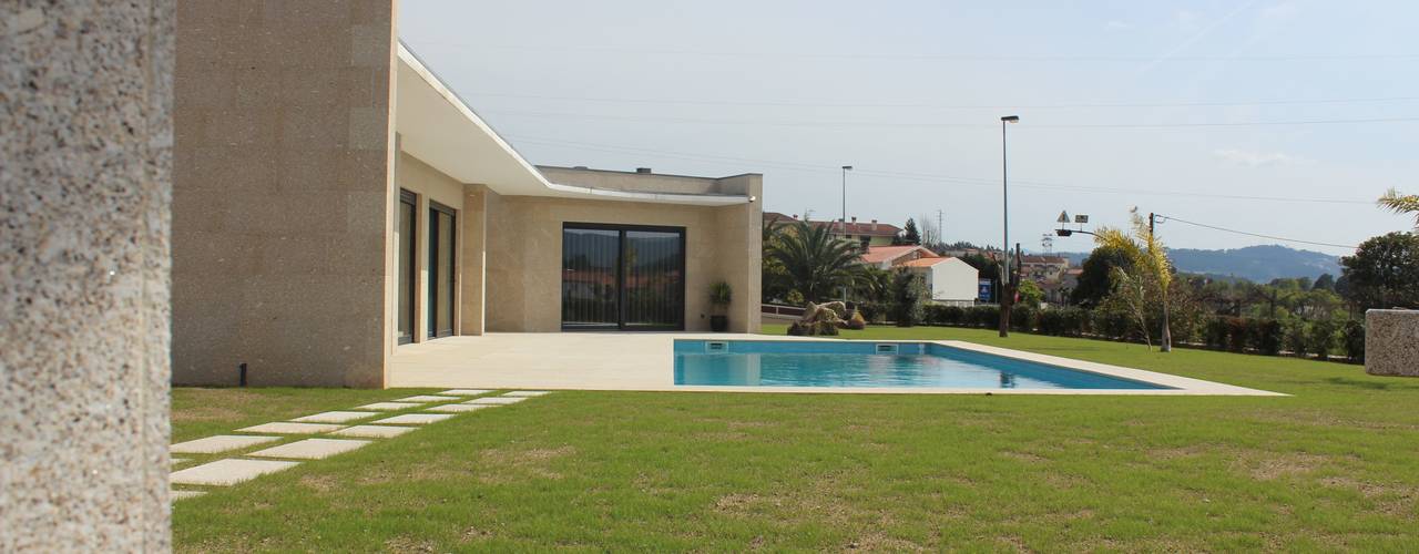 House for a special boy, BOUÇA - Arquitectura e Engenharia BOUÇA - Arquitectura e Engenharia Modern Evler
