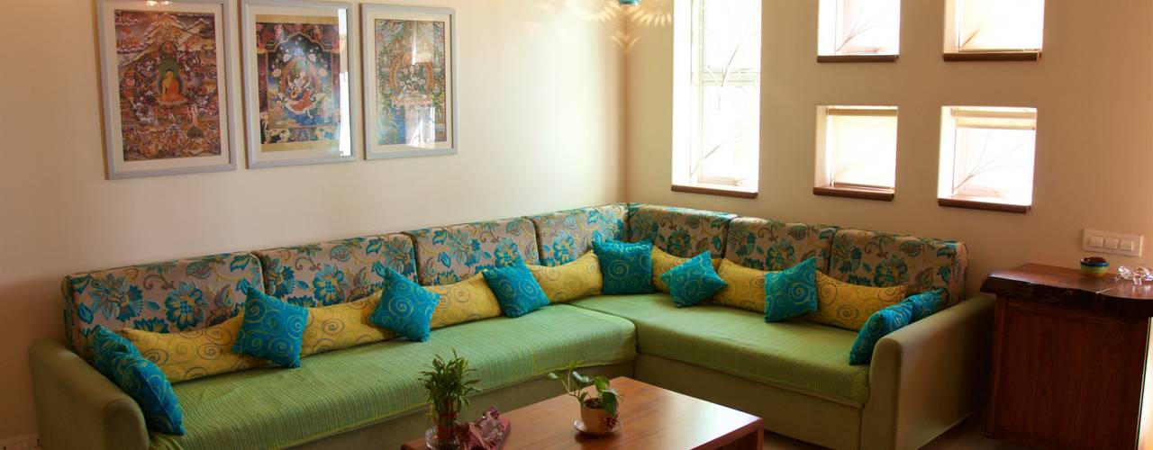 Bungalow in Bhuj, Design Kkarma (India) Design Kkarma (India) Eclectic style living room