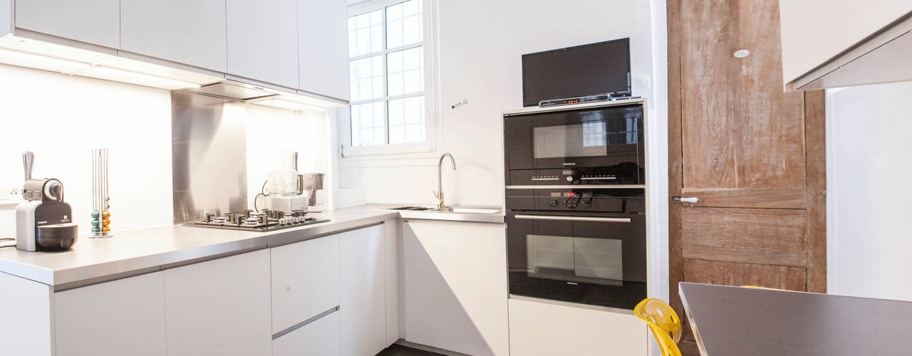 homify Cozinhas modernas Madeira Acabamento em madeira