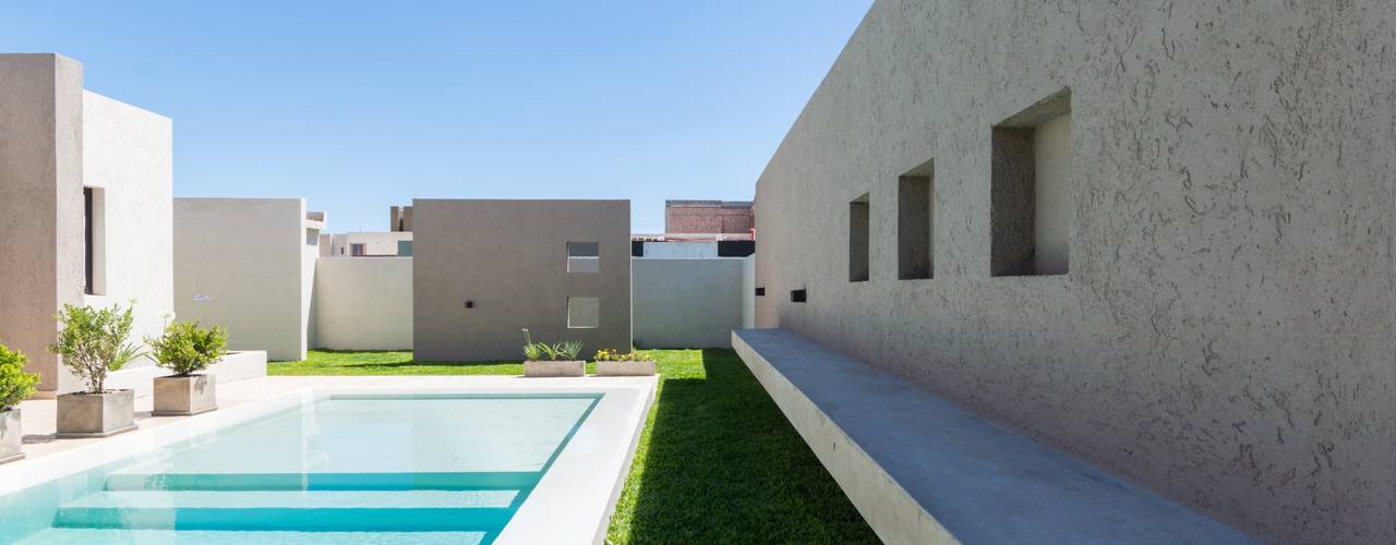 CASA B532, KARLEN + CLEMENTE ARQUITECTOS KARLEN + CLEMENTE ARQUITECTOS Modern pool Reinforced concrete