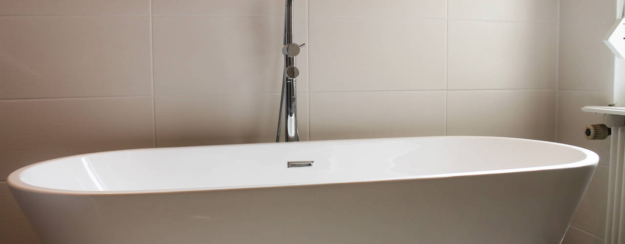 APPARTEMENT A STRASBOURG, Agence ADI-HOME Agence ADI-HOME Modern style bathrooms Plastic