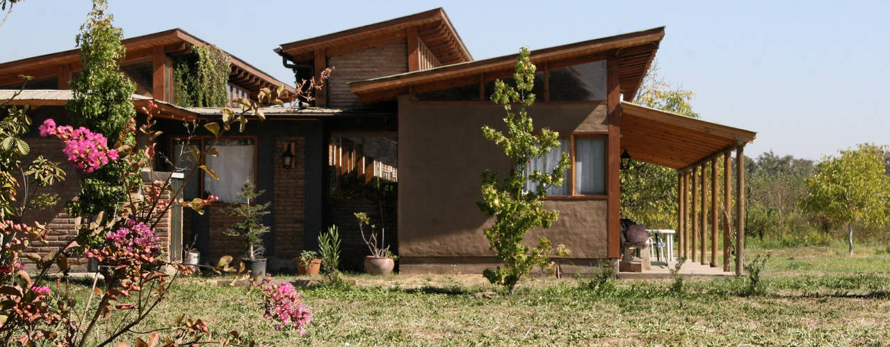 Diseño y Construcción de Casa Tau en Paine por ALIWEN, ALIWEN arquitectura & construcción sustentable - Santiago ALIWEN arquitectura & construcción sustentable - Santiago Detached home