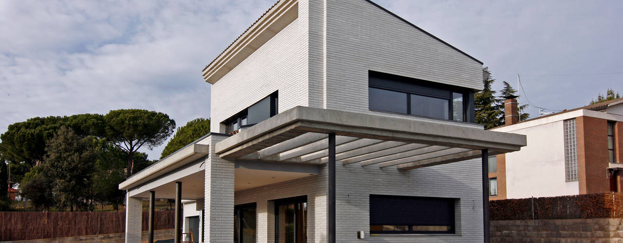 Vivienda en Sant Antoni de Vilamajor , Atres Arquitectes Atres Arquitectes 現代房屋設計點子、靈感 & 圖片 磚塊
