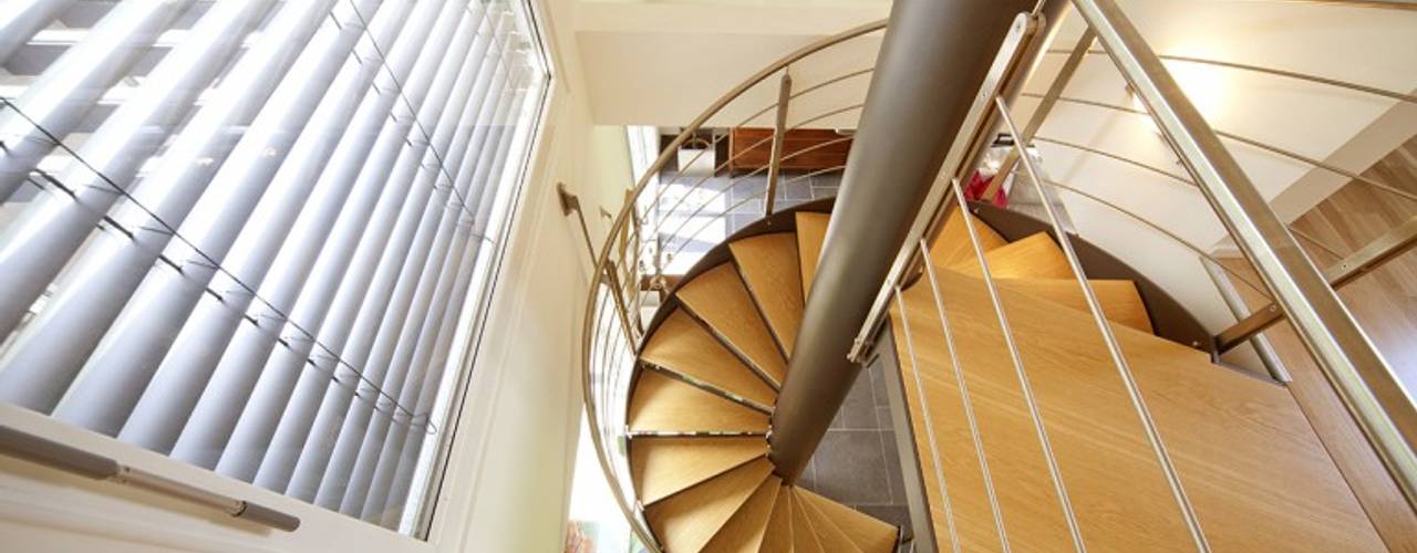 Casa prefabbricata in legno su progetto - Bifamiliare, Bologna, Spazio Positivo Spazio Positivo Escaleras Madera Acabado en madera