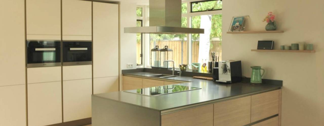 homify Modern kitchen