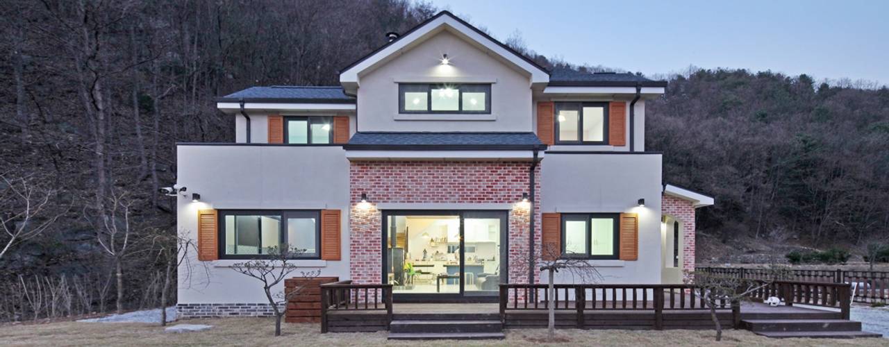 아기자기함과 따스함을 모두 담은 행복터 (양평 도장리 주택), 윤성하우징 윤성하우징 Casas campestres