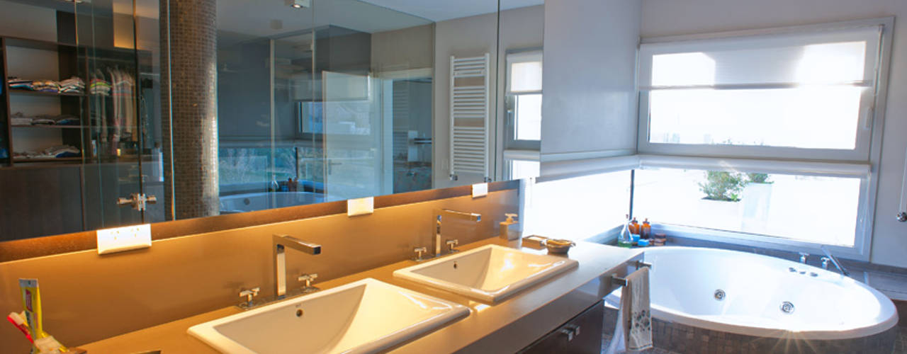 CASA ZR, Poggi Schmit Arquitectura Poggi Schmit Arquitectura 現代浴室設計點子、靈感&圖片