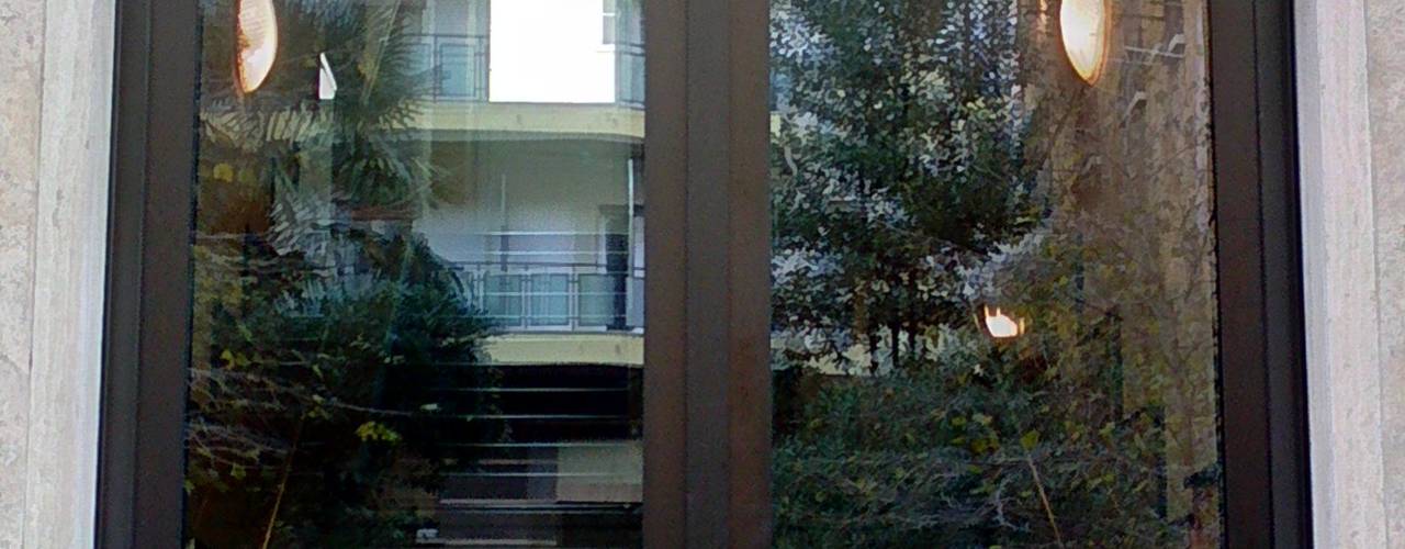 Trieste Portone Condominio, CaldoRisparmio CaldoRisparmio Puertas y ventanas de estilo moderno Aluminio/Cinc