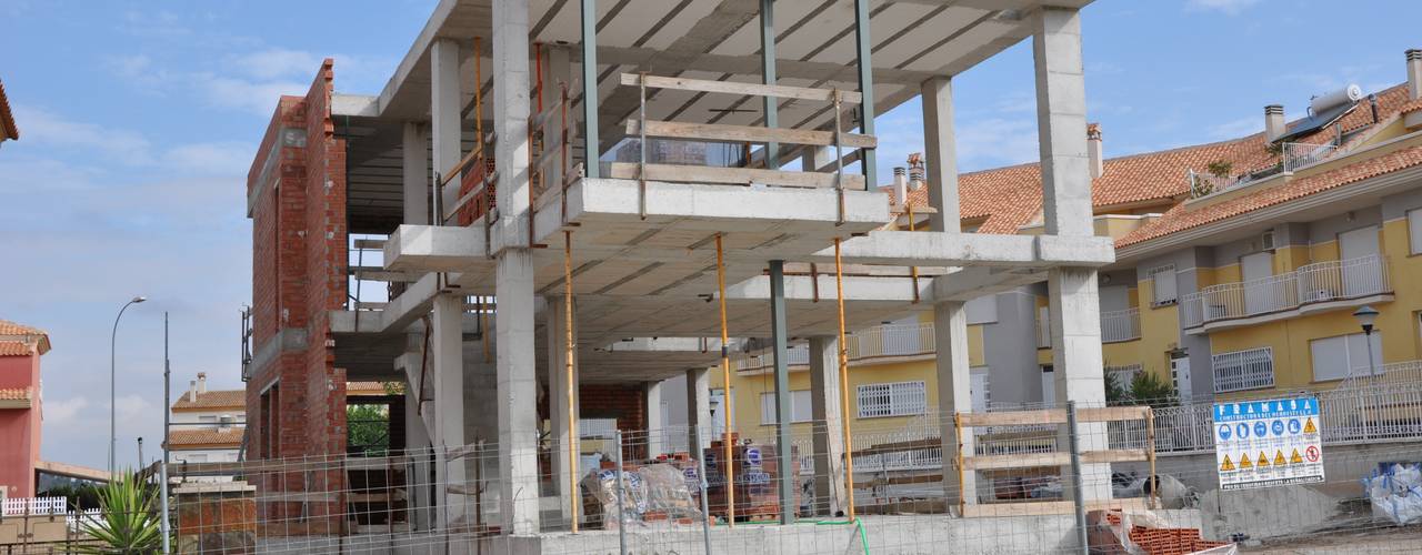 VIVIENDA UNIFAMILIAR AISLADA, FRAMASA CONSTRUCTORA DEL NOROESTE SLU FRAMASA CONSTRUCTORA DEL NOROESTE SLU Paredes e pisos modernos