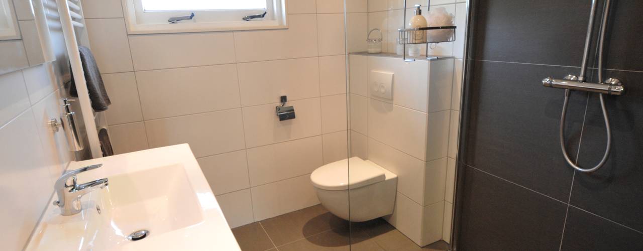 complete badkamer Heerhugowaard, AGZ badkamers en sanitair AGZ badkamers en sanitair Moderne badkamers Tegels Wit