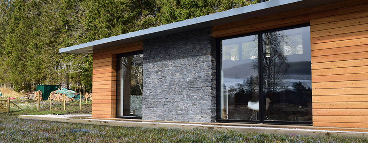Stone / Timber cladding to living and dining Brown & Brown Architects Modern houses Wood modern,timber,stone,glass,house,rural,scotland,cairngorms,site,lowcost,sustainable,strathdon