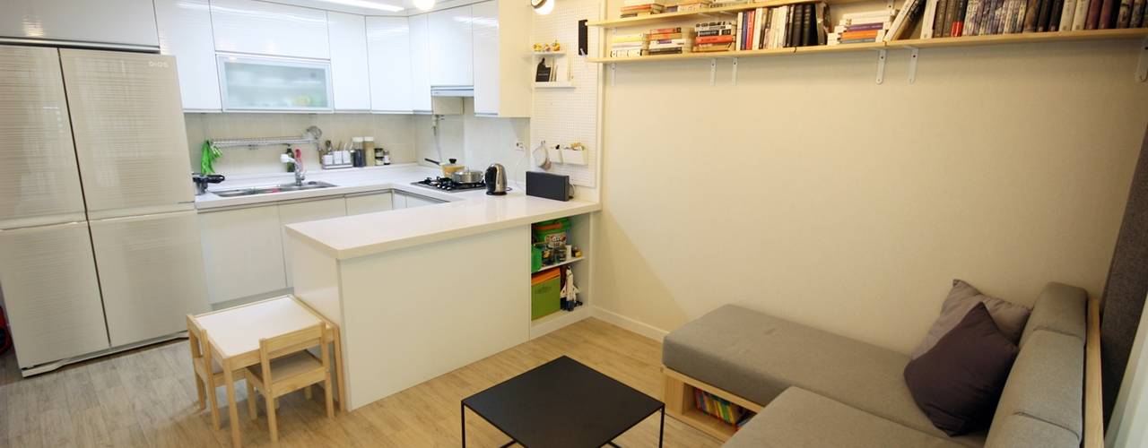 책이 가득한 24평 아파트 홈스타일링, homelatte homelatte Minimalist living room