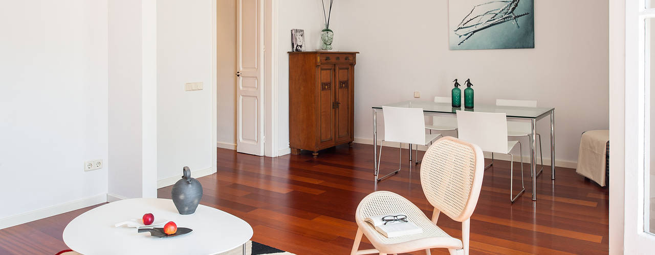 Home Staging en el Eixample de Barcelona, Markham Stagers Markham Stagers Salones de estilo moderno