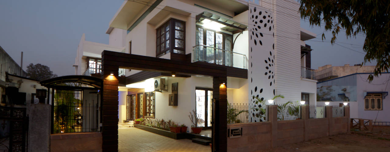 An Amazing Residence of Dr. Rafique Mawani, M B M architects M B M architects Case in stile minimalista