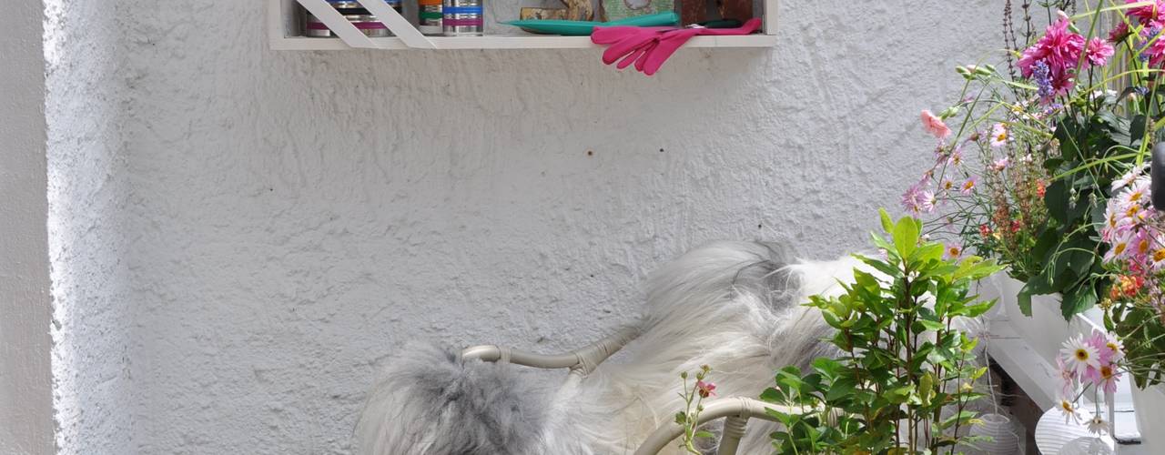 Klein, aber oho: Wohlfühlbalkon im Kleinformat, DIE BALKONGESTALTER DIE BALKONGESTALTER Terrace