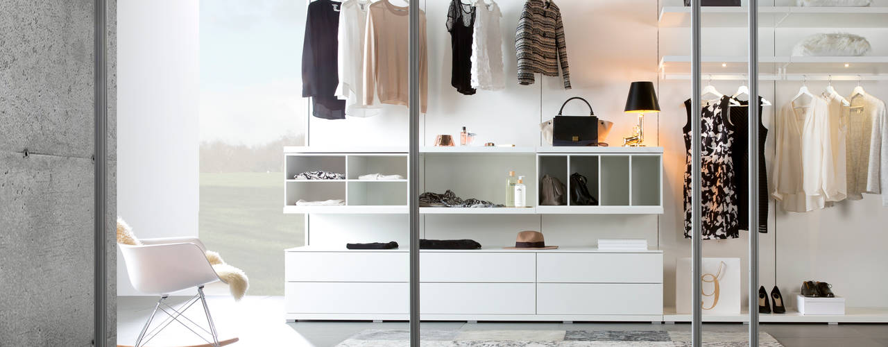 homify Modern dressing room