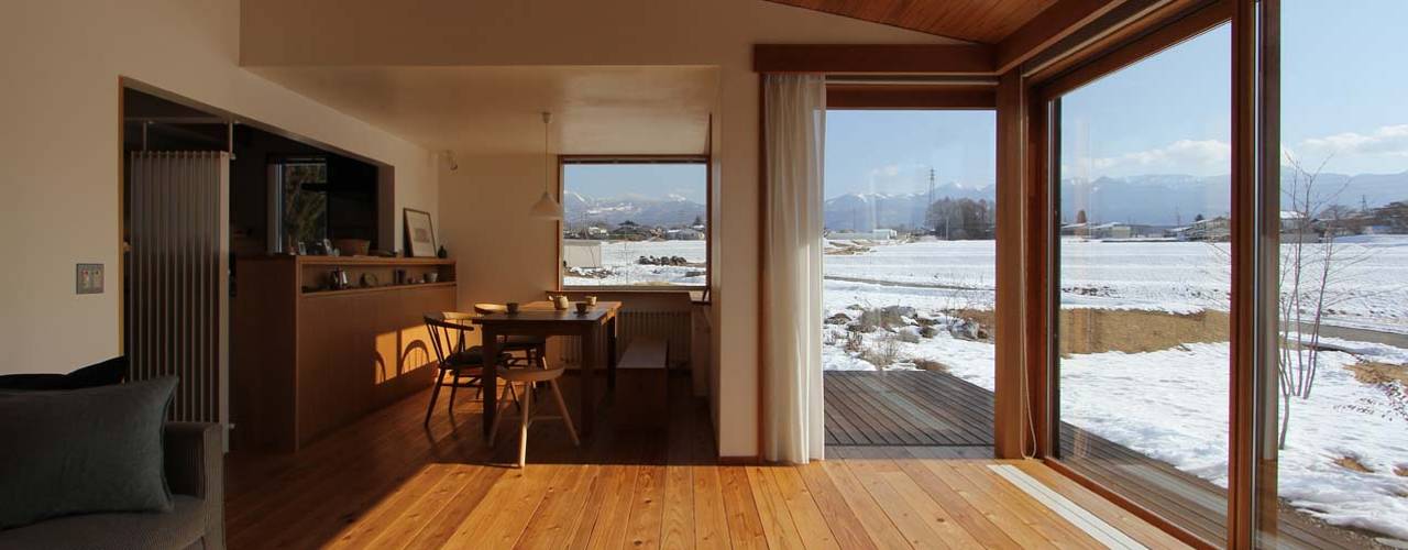 八ヶ岳を望む家, 藤松建築設計室 藤松建築設計室 Scandinavian style dining room