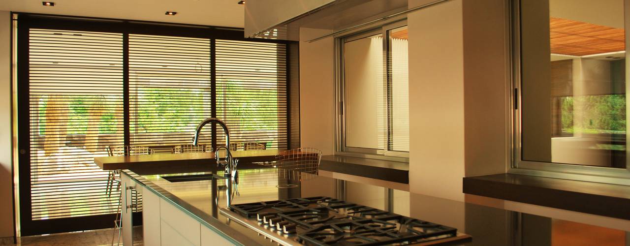 homify Modern kitchen Glass