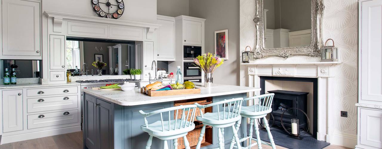 Tudor Handpainted Kitchen, Sculleries of Stockbridge Sculleries of Stockbridge 클래식스타일 주방