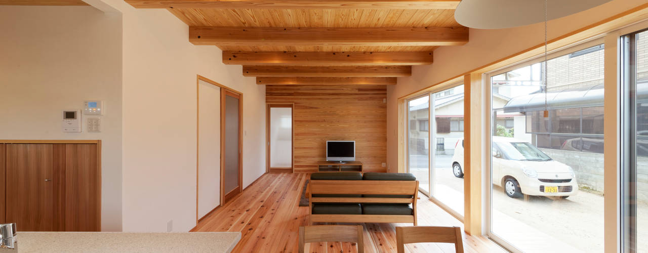 Ft-House okayama kurasiki, 三宅和彦／ミヤケ設計事務所 三宅和彦／ミヤケ設計事務所 Modern living room Solid Wood Multicolored