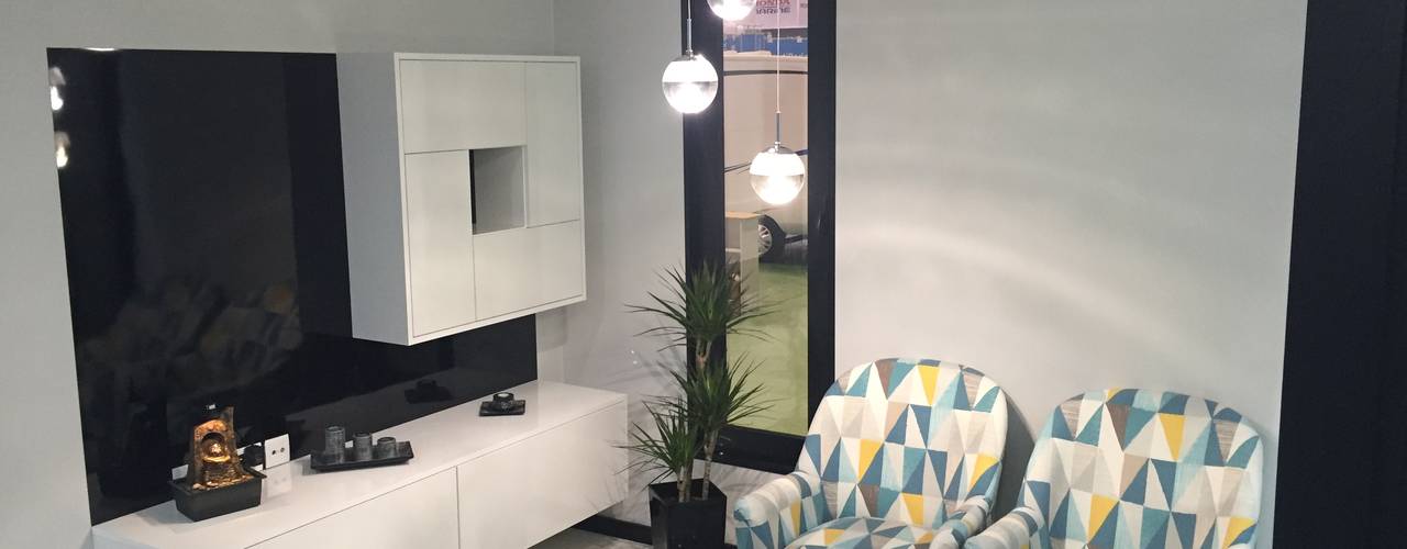 Casa modular com 2 quartos e jardim interior, KITUR KITUR Ruang Keluarga Minimalis