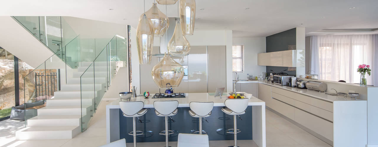 HOUSE I CAMPS BAY, CAPE TOWN, MARVIN FARR ARCHITECTS MARVIN FARR ARCHITECTS Modern kitchen