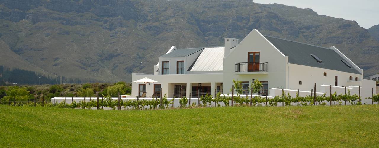 House Grobler, De Zalze Winelands & Golf Estate (Stellenbosch), Reinier Brönn Architects & Associates Reinier Brönn Architects & Associates Minimalist houses
