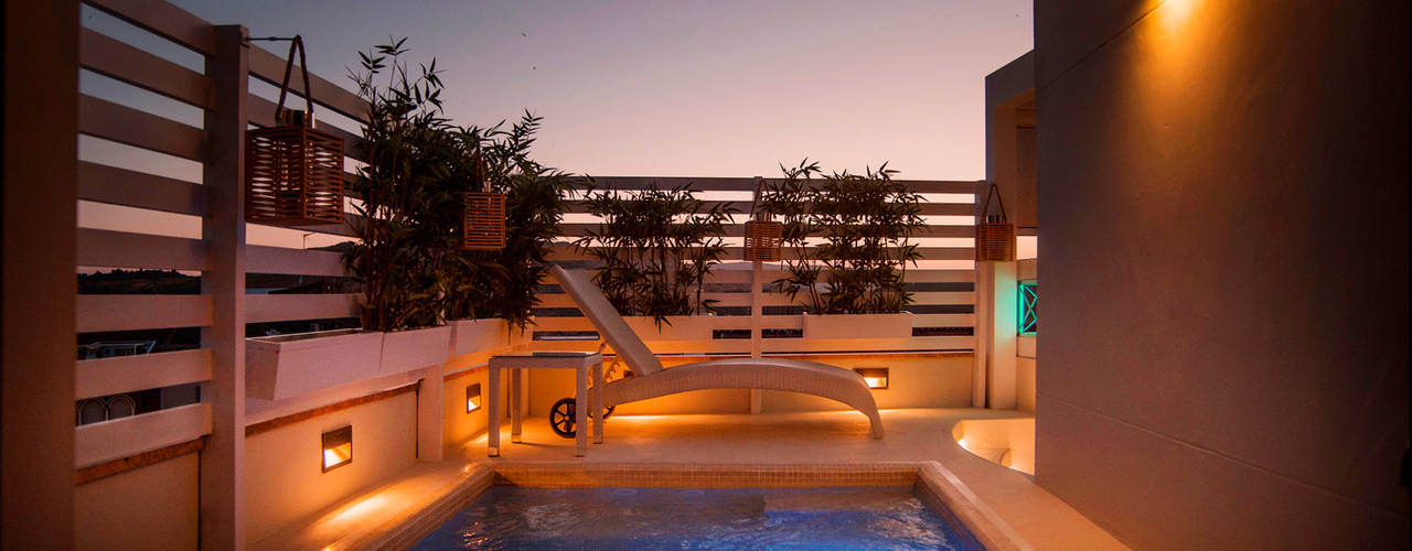 Lujosa Terraza con Jacuzzi: Ideal para Parejas, SENZA ESPACIOS SENZA ESPACIOS Piletas mediterráneas