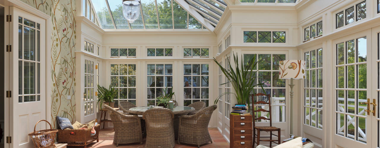 Grand Conservatory on a Substantial Channel Islands Property, Vale Garden Houses Vale Garden Houses クラシカルスタイルの 温室 木 木目調