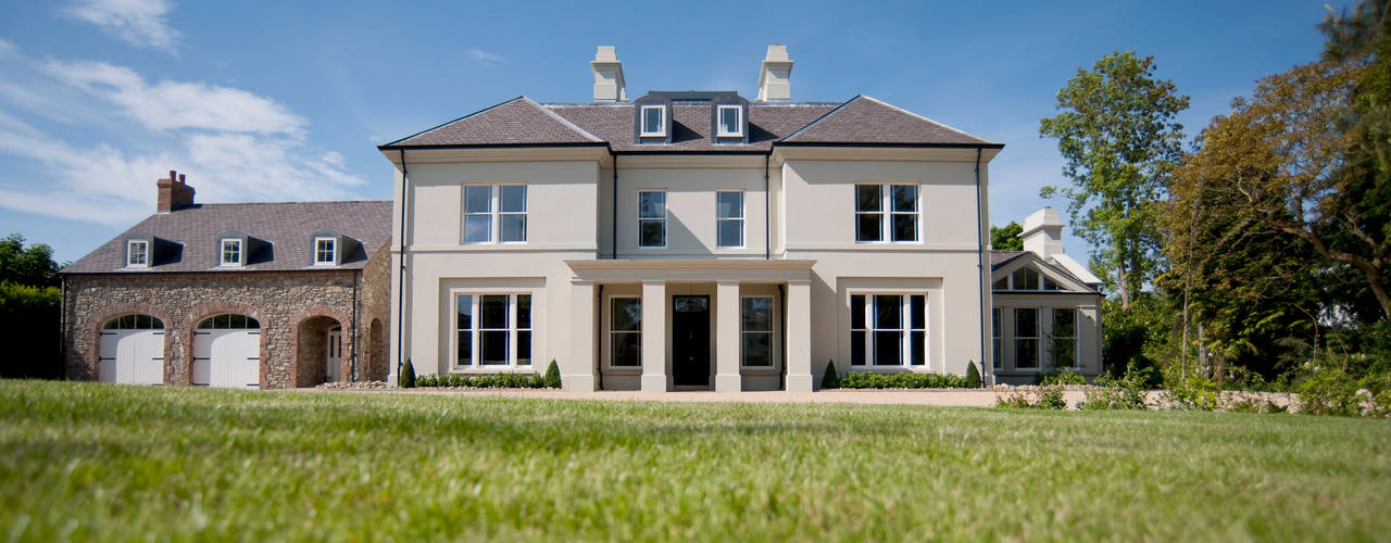 A classically styled dwelling with a modern sentiment, located within an Area of Townscape Character, Des Ewing Residential Architects Des Ewing Residential Architects Casas de estilo clásico