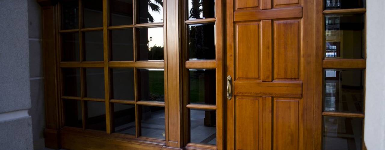 PUERTAS DE MADERA DE LENGA, Ignisterra S.A. Ignisterra S.A. Classic style windows & doors Wood Wood effect