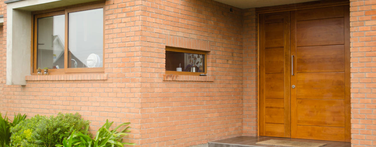 PUERTAS DE MADERA DE LENGA, Ignisterra S.A. Ignisterra S.A. Janelas e portas modernas Madeira Acabamento em madeira