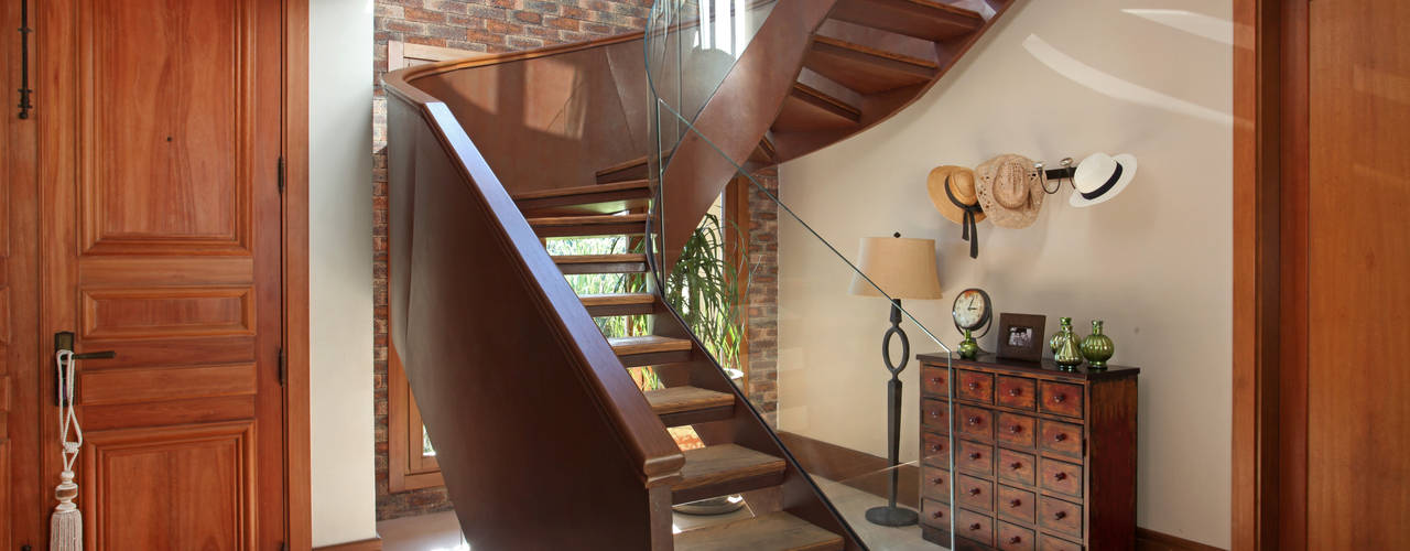 homify Pasillos, vestíbulos y escaleras de estilo rural