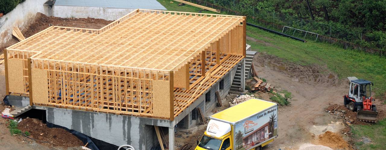 Casa de madeira em Aveiro com tempo de contrução de 3 meses e meio, Lethes House Lethes House Modern Evler Ahşap Ahşap rengi