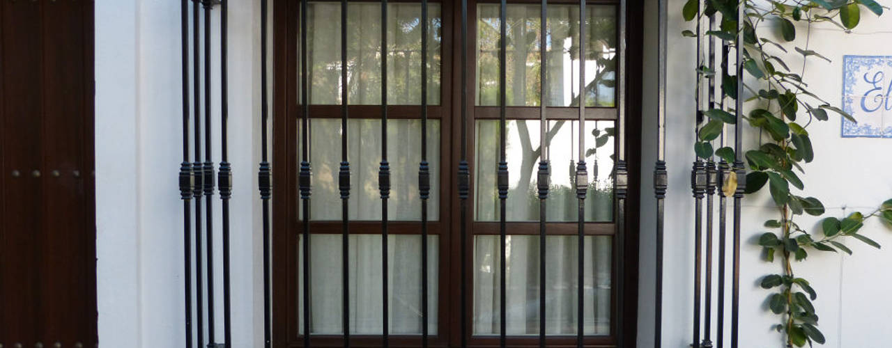 homify Rustic style windows & doors