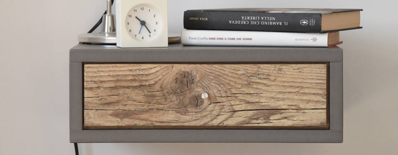 Comodino sospeso con cassetto in legno antico / tavolino in legno / console sospesa moderno in stile scandinavo, Ebanisteria Cavallaro Ebanisteria Cavallaro モダンスタイルの寝室 木 木目調